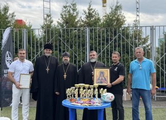 Священнослужители посетили межрегиональные соревнования по регби, посвящённые памяти святителя Николая Японского