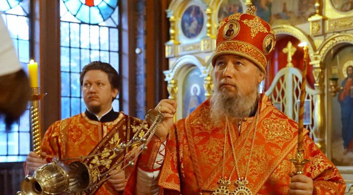 Митрополит Василий совершил Всенощное бдение в Свято-Троицком соборе города Краснодара.