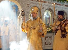 Митрополит Василий возглавил престольные торжества в Войсковом соборе святого благоверного князя Александра Невского