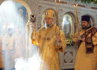 Митрополит Василий возглавил престольные торжества в Войсковом соборе святого благоверного князя Александра Невского