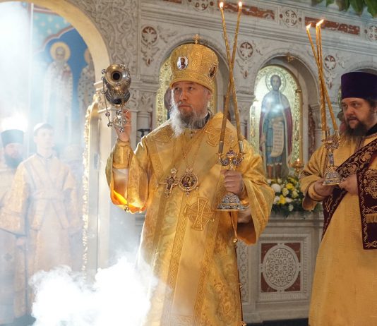 Митрополит Василий возглавил престольные торжества в Войсковом соборе святого благоверного князя Александра Невского