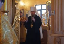 Митрополит Екатеринодарский и Кубанский Василий совершил Всенощное бдение в храме Трёх Святителей города Краснодара