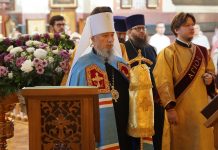 Митрополит Василий совершил Божественную литургию в Свято-Екатерининском кафедральном соборе