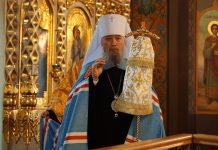 Митрополит Василий совершил Божественную литургию в Свято-Троицком соборе города Краснодар
