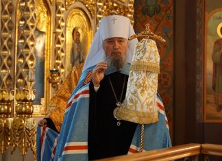 Митрополит Василий совершил Божественную литургию в Свято-Троицком соборе города Краснодар