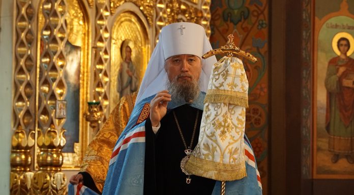 Митрополит Василий совершил Божественную литургию в Свято-Троицком соборе города Краснодар