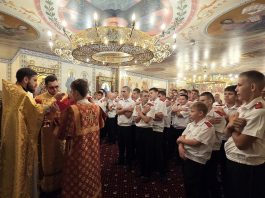 120 кадетов восьмого класса кадетского училища причастились Святых Христовых Таин
