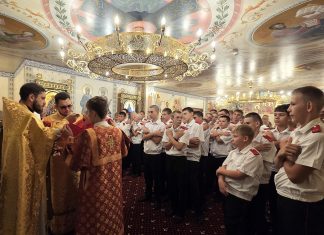 120 кадетов восьмого класса кадетского училища причастились Святых Христовых Таин