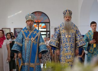 Митрополит Василий и епископ Савва возглавили престольные торжества в храме Рождества Пресвятой Богородицы станицы Воронежской