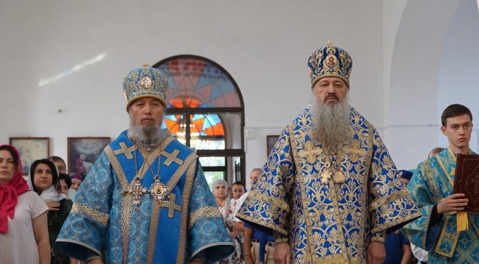 Митрополит Василий и епископ Савва возглавили престольные торжества в храме Рождества Пресвятой Богородицы станицы Воронежской
