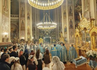В Свято-Екатерининском кафедральном соборе Краснодара состоялся первый молодежный молебен