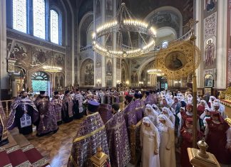 В Свято-Екатерининском соборе совершён молебен и прошла встреча с иеромонахом Кронидом