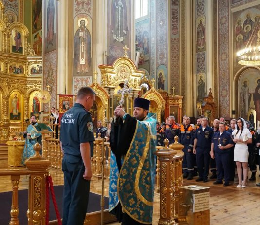 В Свято-Екатерининском кафедральном соборе совершили молебен о сотрудниках пожарно-спасательных служб Кубани