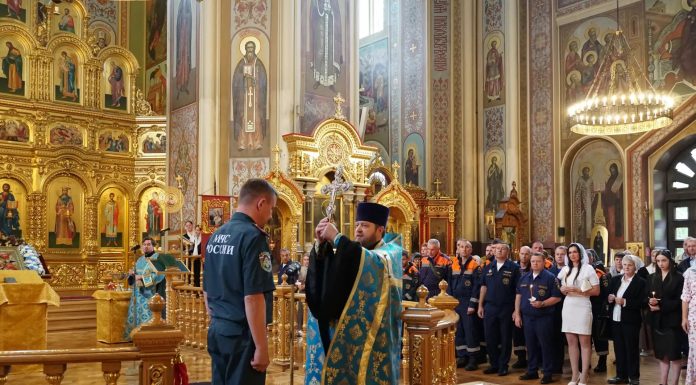 В Свято-Екатерининском кафедральном соборе совершили молебен о сотрудниках пожарно-спасательных служб Кубани