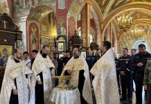 Сотрудники МЧС посетили благодарственный молебен в храме Святого Духа