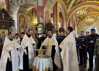 Сотрудники МЧС посетили благодарственный молебен в храме Святого Духа