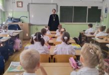 Иерей Александр Шигалев рассказал школьникам о Воздвижении Креста Господня