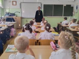 Иерей Александр Шигалев рассказал школьникам о Воздвижении Креста Господня