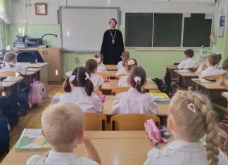 Иерей Александр Шигалев рассказал школьникам о Воздвижении Креста Господня