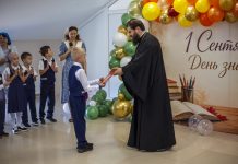 В православном семейном центре русской классической школы «Лествица» прошла торжественная линейка