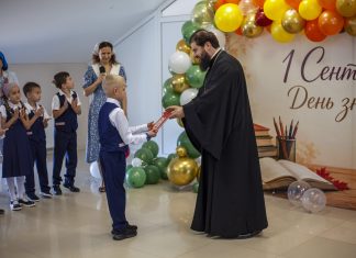 В православном семейном центре русской классической школы «Лествица» прошла торжественная линейка