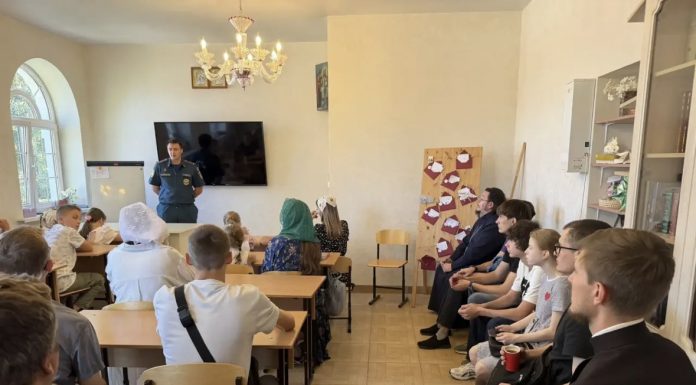В Свято-Сергиевском храме состоялась беседа по основам пожарной безопасности с участием сотрудника МЧС