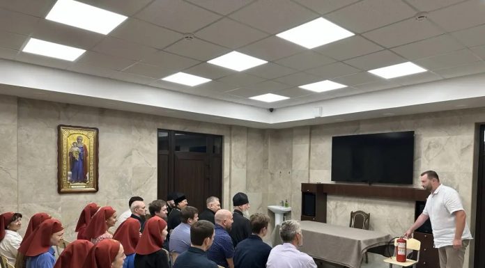 В храме великомученика и целителя Пантелеимона состоялась лекция на тему «Пожарная безопасность зданий и сооружений»