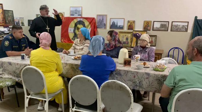 В храме Вознесения Господня в поселке Пашковском прошла встреча с сотрудником МЧС