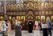 В храме прп. Сергия Радонежского прошла экскурсия для беженцеа из зоны боевых действий
