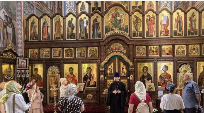 В храме прп. Сергия Радонежского прошла экскурсия для беженцеа из зоны боевых действий