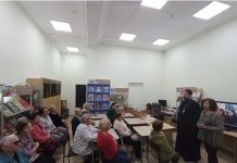 Протоиерей Константин Ланцев провёл беседу с читателями библиотеки