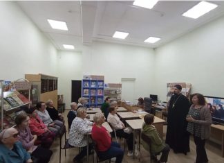 Протоиерей Константин Ланцев провёл беседу с читателями библиотеки