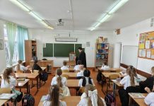 Благочинный рассказал учащимся казачьего класса о приближающемся празднике Рождества Пресвятой Богородицы