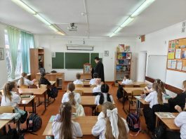 Благочинный рассказал учащимся казачьего класса о приближающемся празднике Рождества Пресвятой Богородицы