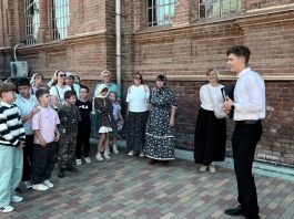 Паломники из Ростова-на-Дону посетили экскурсию по Свято-Троицкому собору и Екатеринодарской духовной семинарии