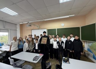 Иерей Герман Гайт провёл урок для учащихся казачьего класса МБОУ СОШ № 19