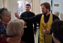 Клирики храма святого апостола Андрея Первозванного посетили пациентов Новотитаровской больницы № 1