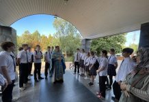 В праздник Рождества Пресвятой Богородицы школьники посетили храм