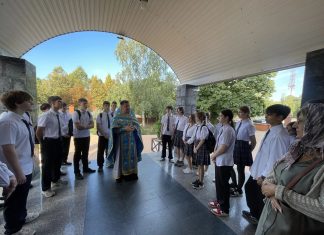 В праздник Рождества Пресвятой Богородицы школьники посетили храм