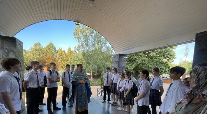 В праздник Рождества Пресвятой Богородицы школьники посетили храм