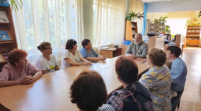 Иерей Максим Белов провел встречу с читателями библиотеки ст. Северской
