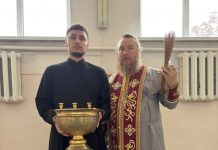 Священнослужители совершили визит в районную больницу ст. Новотитаровской