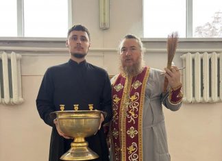 Священнослужители совершили визит в районную больницу ст. Новотитаровской
