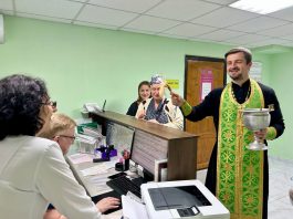 Иерей Михаил Монтиков совершил молебен в женской консультации