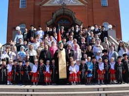 При Рождественском храме состоялось благословение юных казачатат