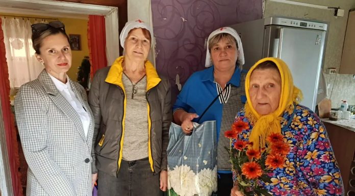 Священник и сестры милосердия храма Святой Троицы ст. Динской навестили подопечных центра социальной поддержки населения