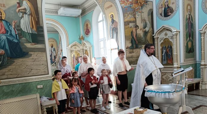 В станице Динской прошло Таинство Крещения воспитанников центра «Островок»