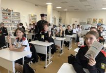 Священник рассказал школьникам о празднике Покрова Пресвятой Богородицы