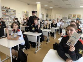 Священник рассказал школьникам о празднике Покрова Пресвятой Богородицы
