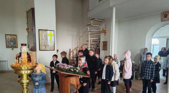 В пос. Кутаисе школьники посетили храм в праздник Покрова Пресвятой Богородицы